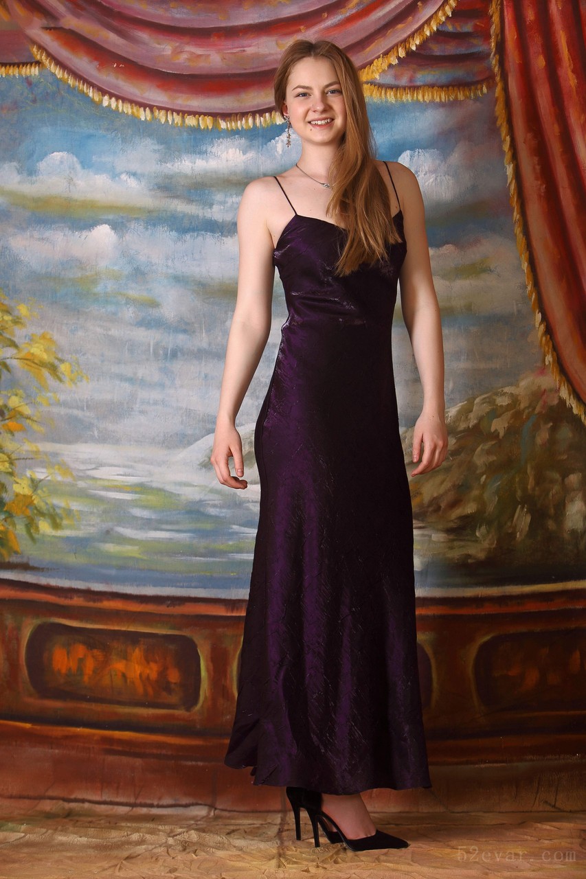 Bella紫色长裙写真