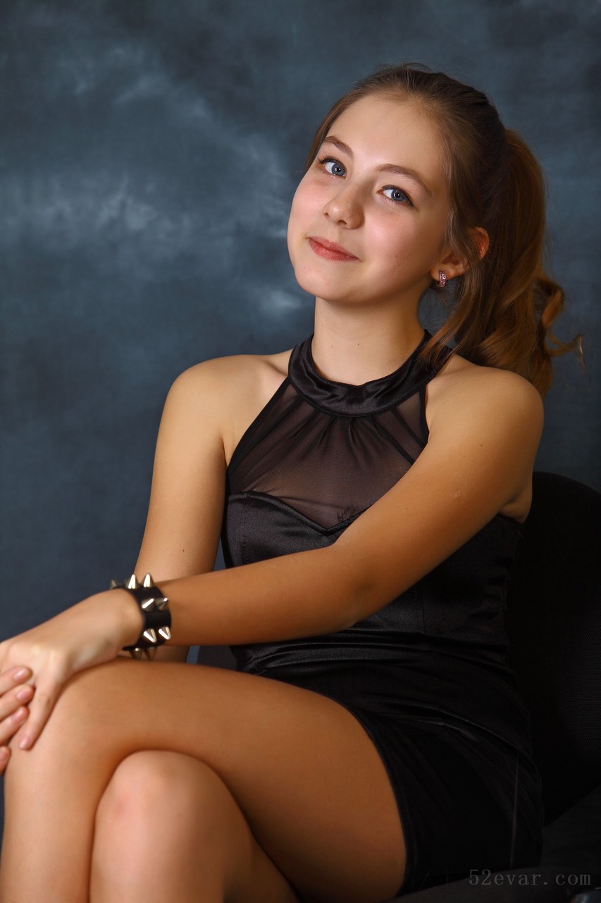 [158P] Alissa黑色连衣短裙写真