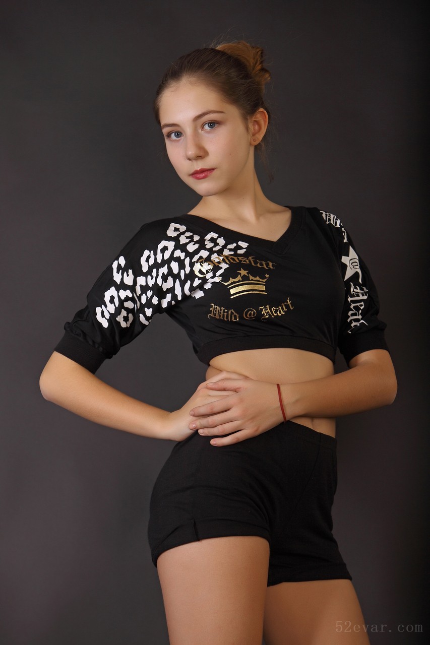 Alissa黑色系写真