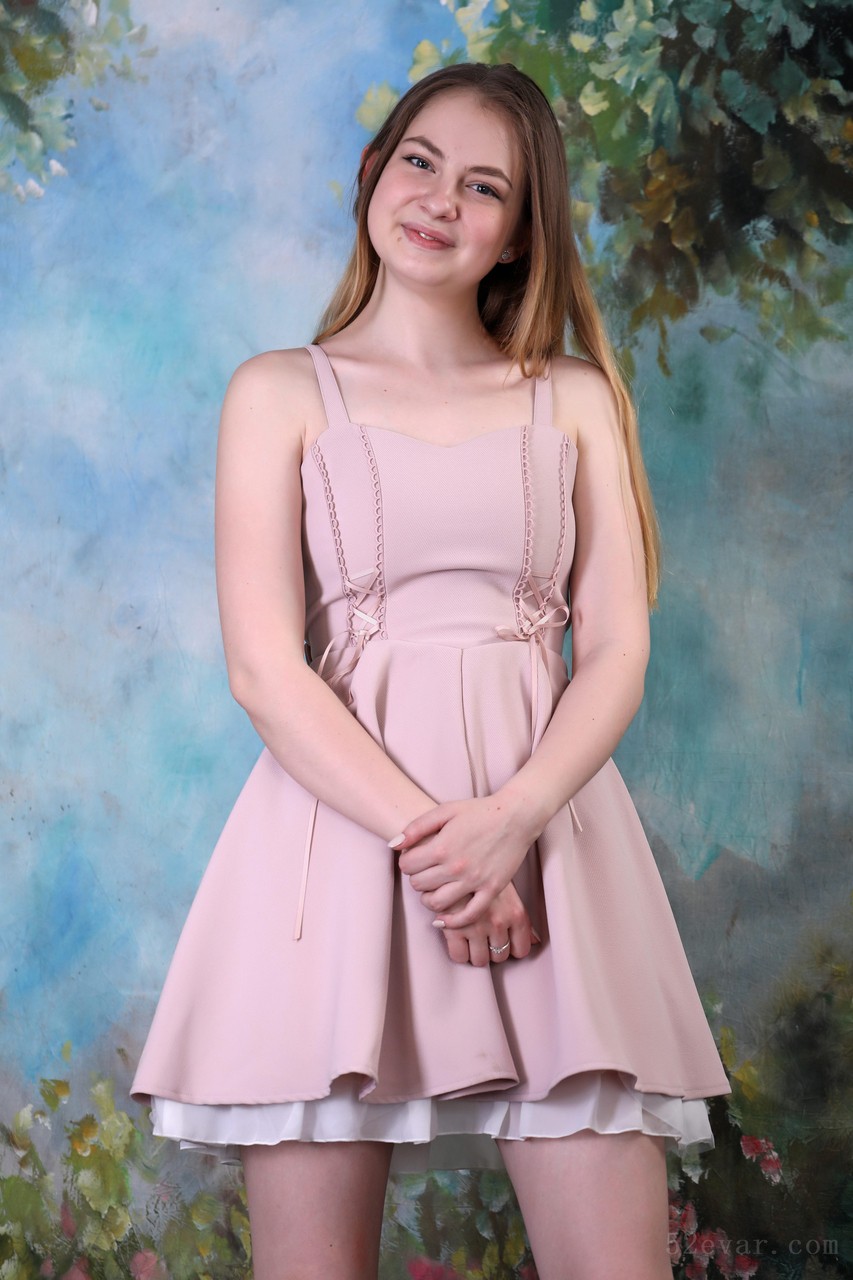 Bella粉色连衣裙写真