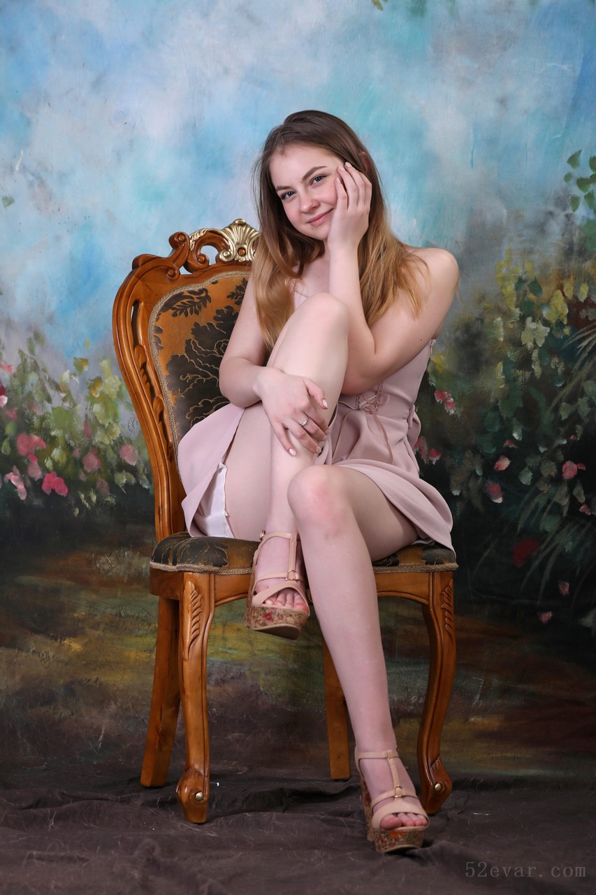 Bella粉色连衣裙写真