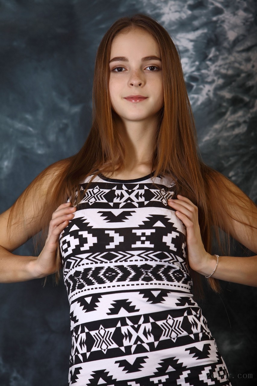 Eva条纹长裙写真