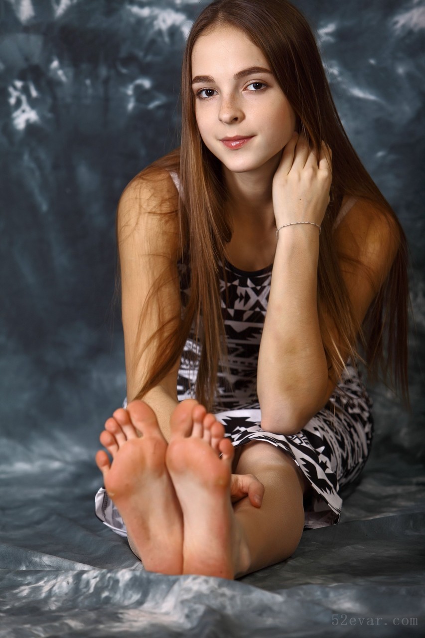 Eva条纹长裙写真