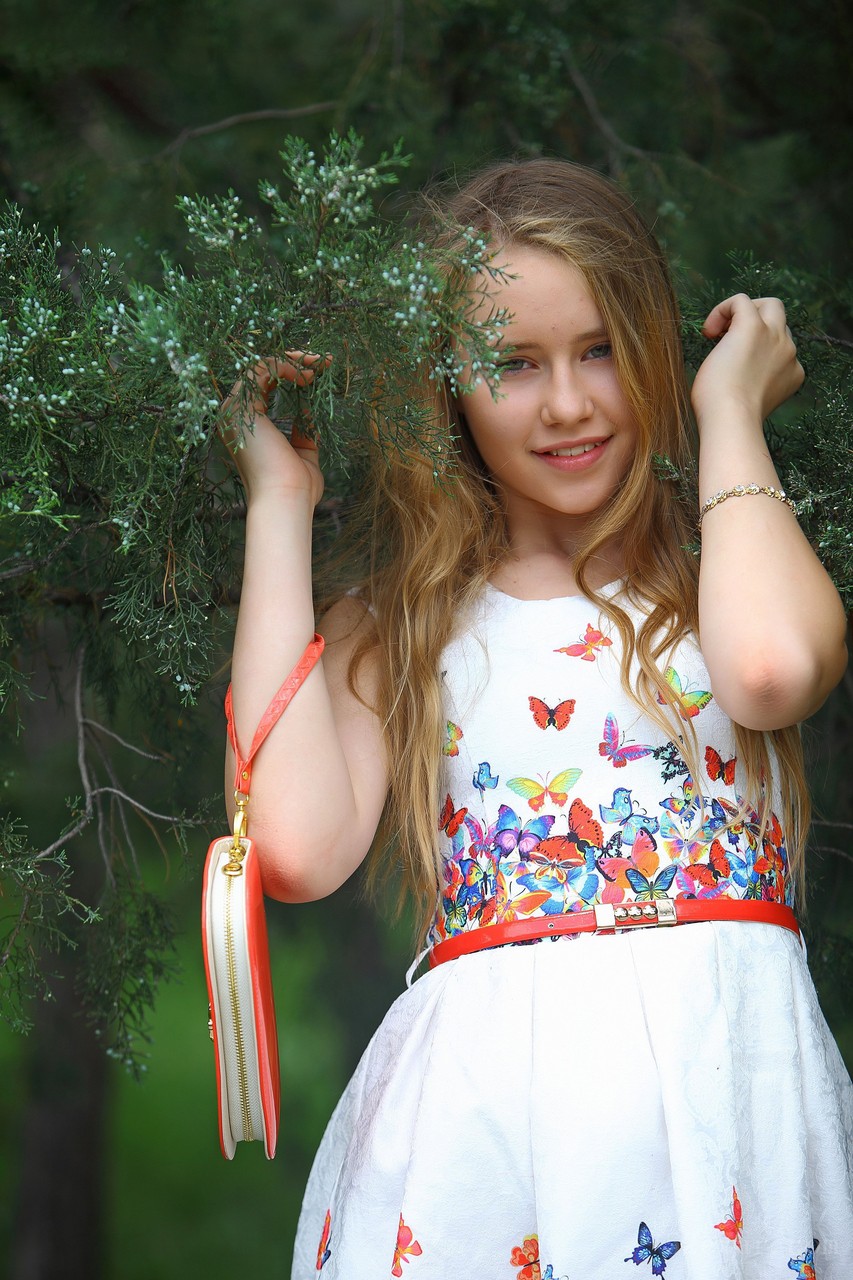 Hanna户外花丛写真