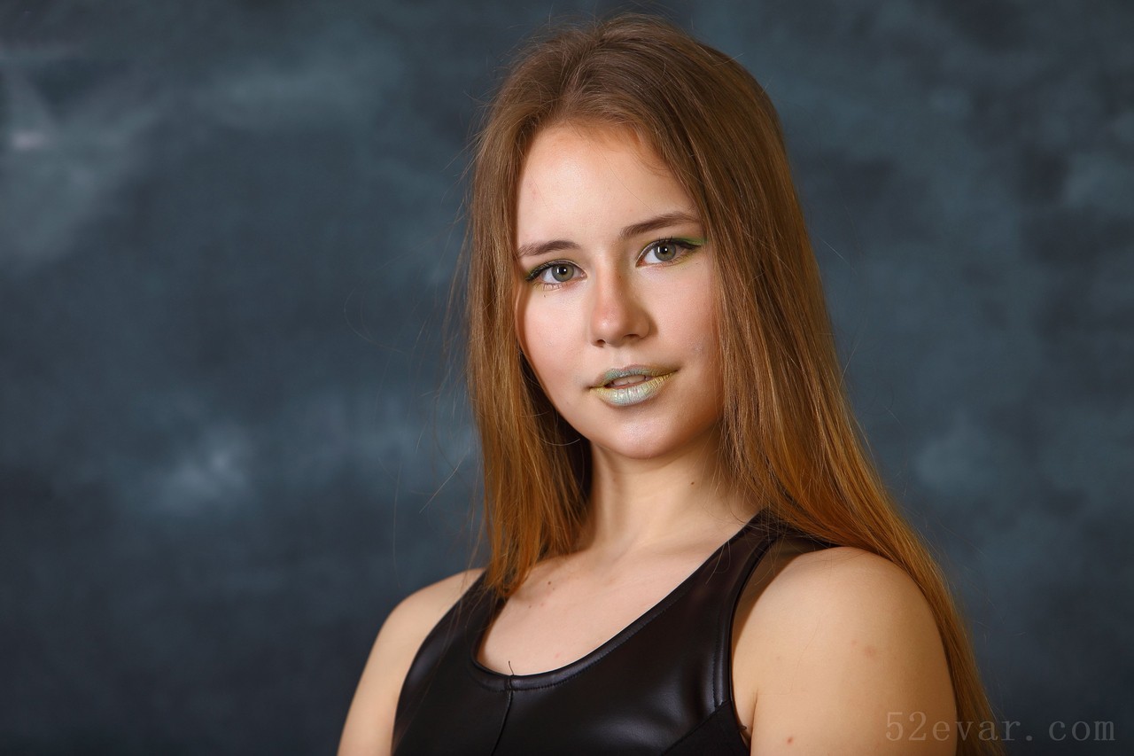 Hanna秘书装写真