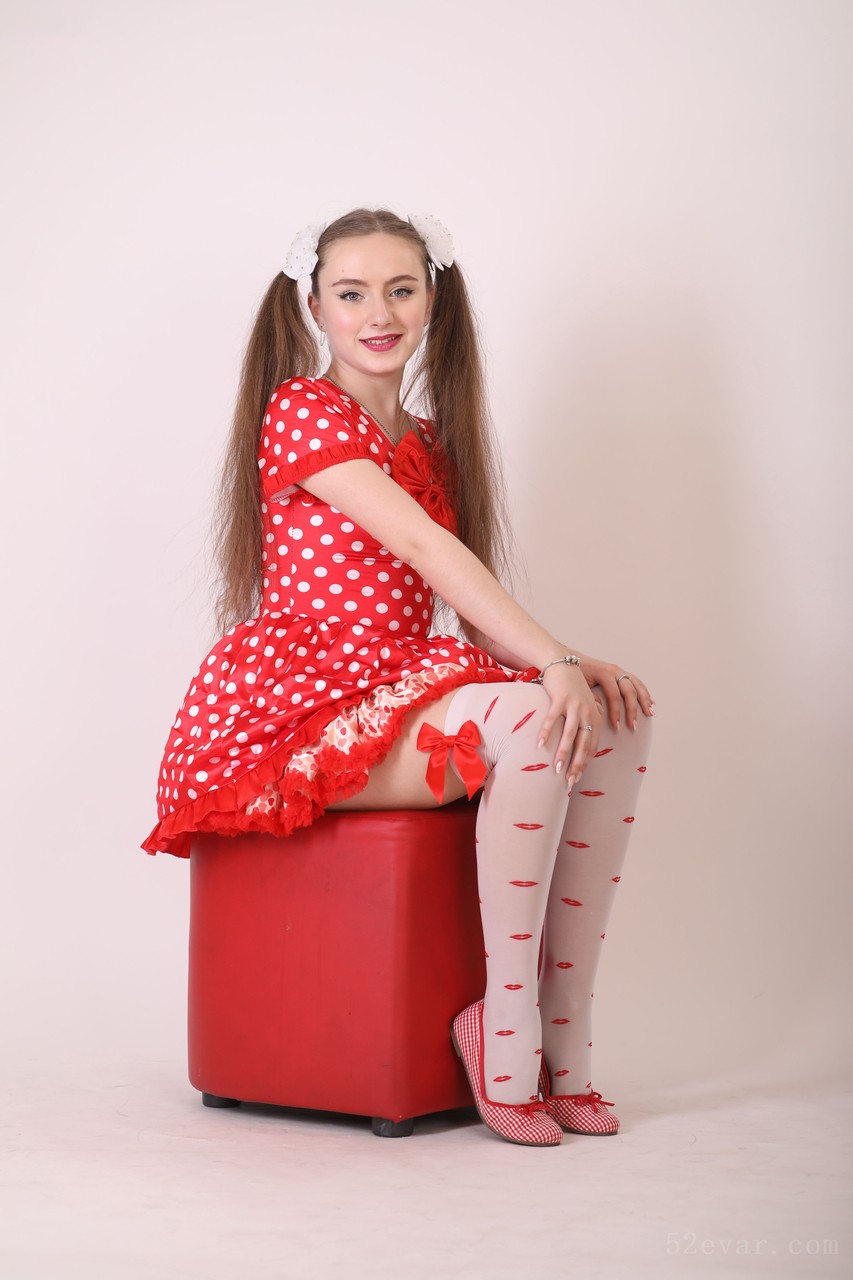 Katie双马尾红色连衣裙写真