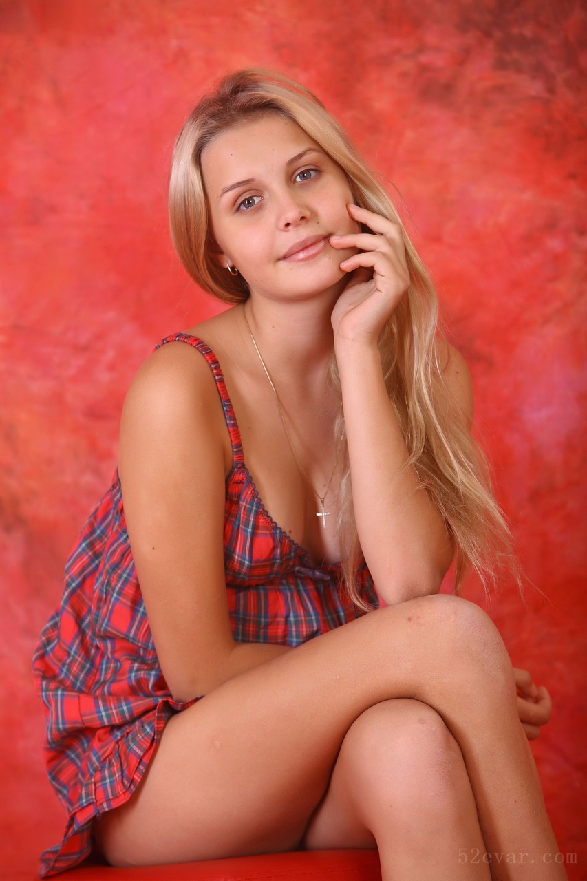 [182P] Mika咖啡色短裙写真